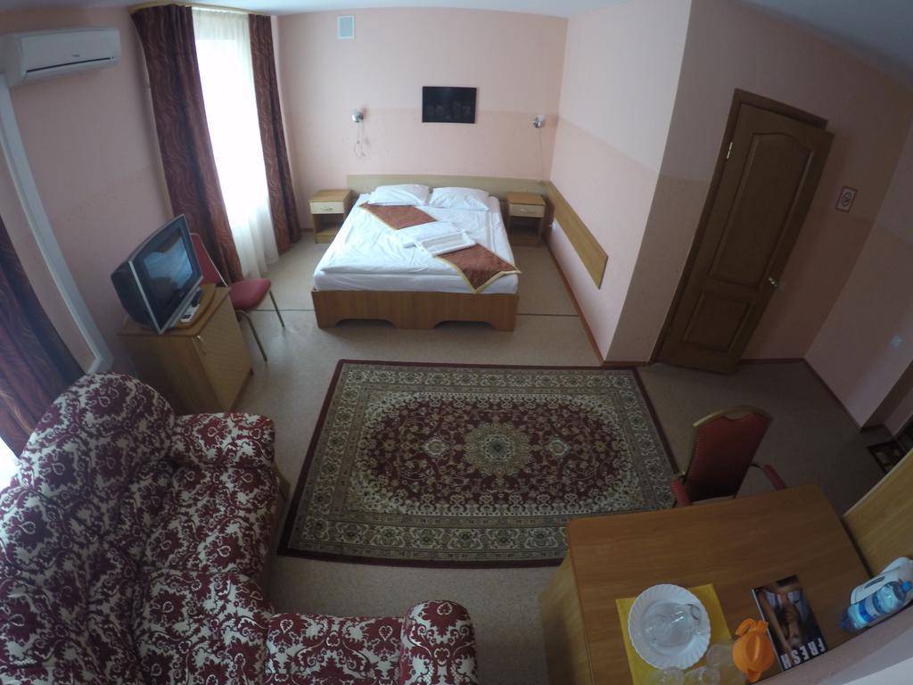 Kurmet Hotel Uralsk Phòng bức ảnh