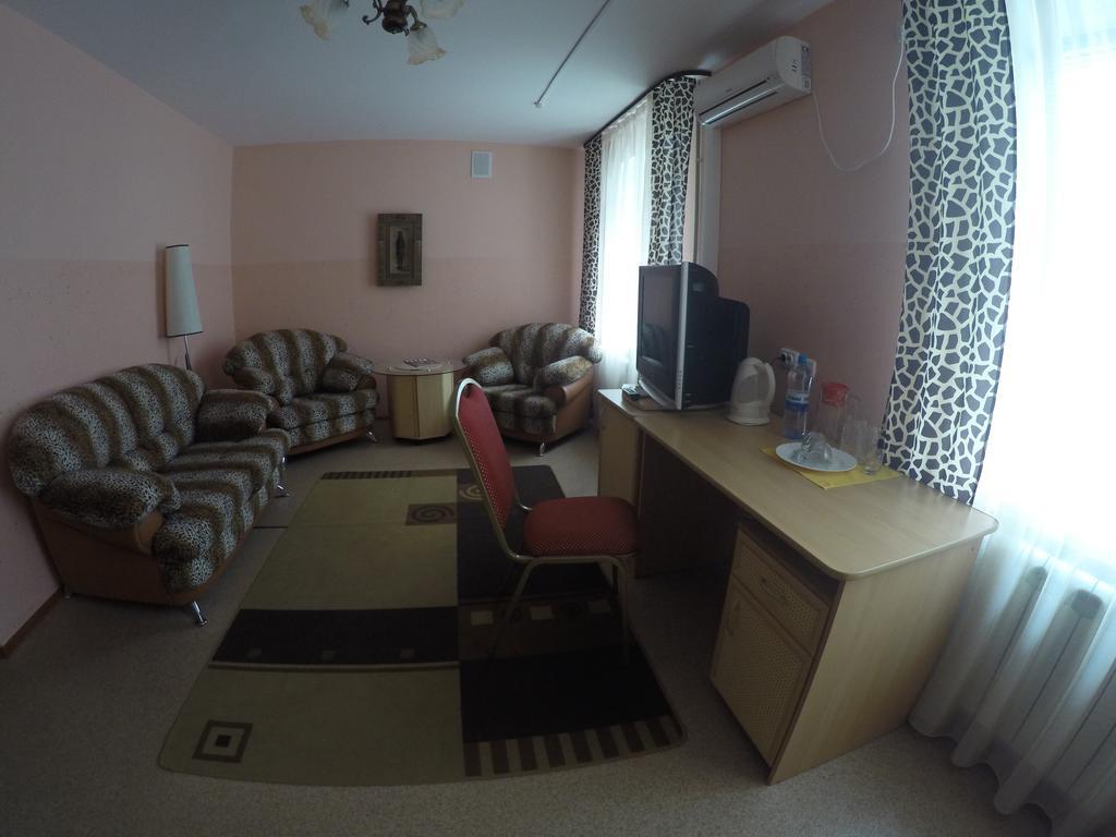 Kurmet Hotel Uralsk Phòng bức ảnh