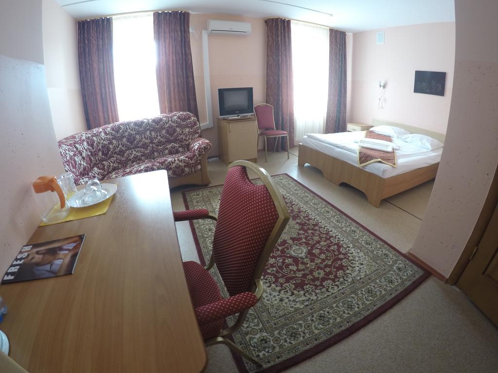 Kurmet Hotel Uralsk Phòng bức ảnh