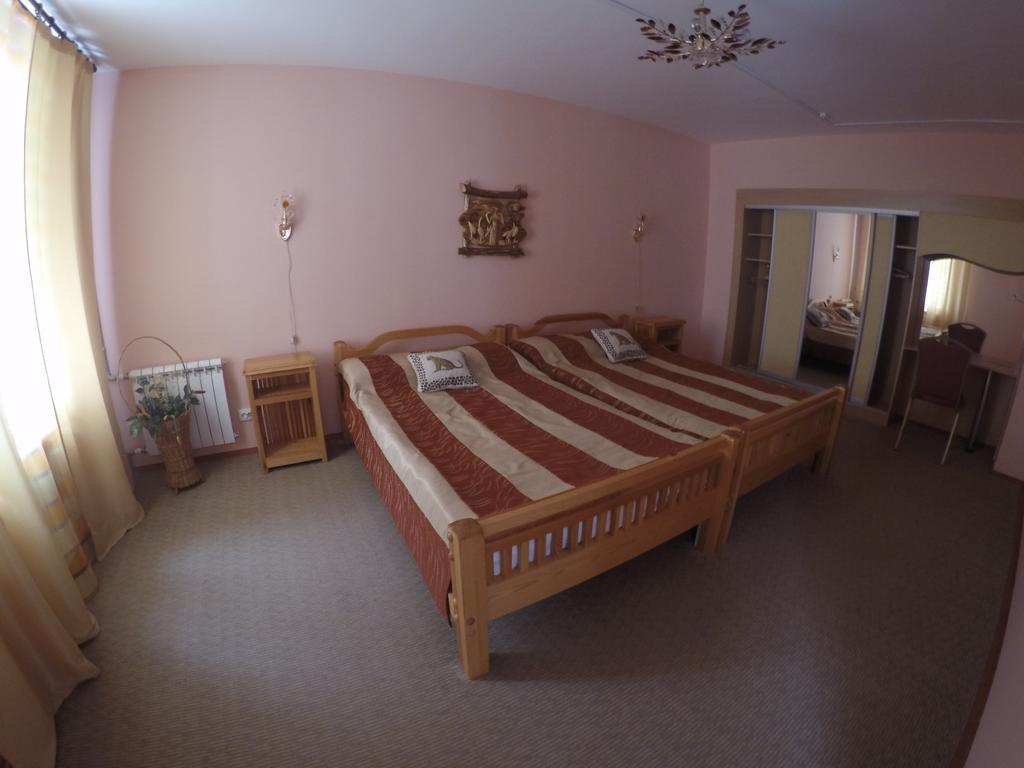 Kurmet Hotel Uralsk Phòng bức ảnh