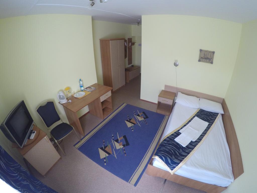 Kurmet Hotel Uralsk Phòng bức ảnh