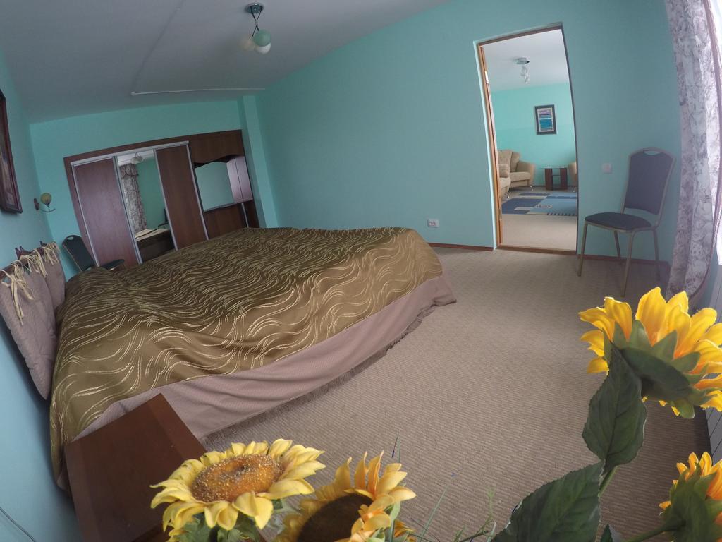 Kurmet Hotel Uralsk Phòng bức ảnh