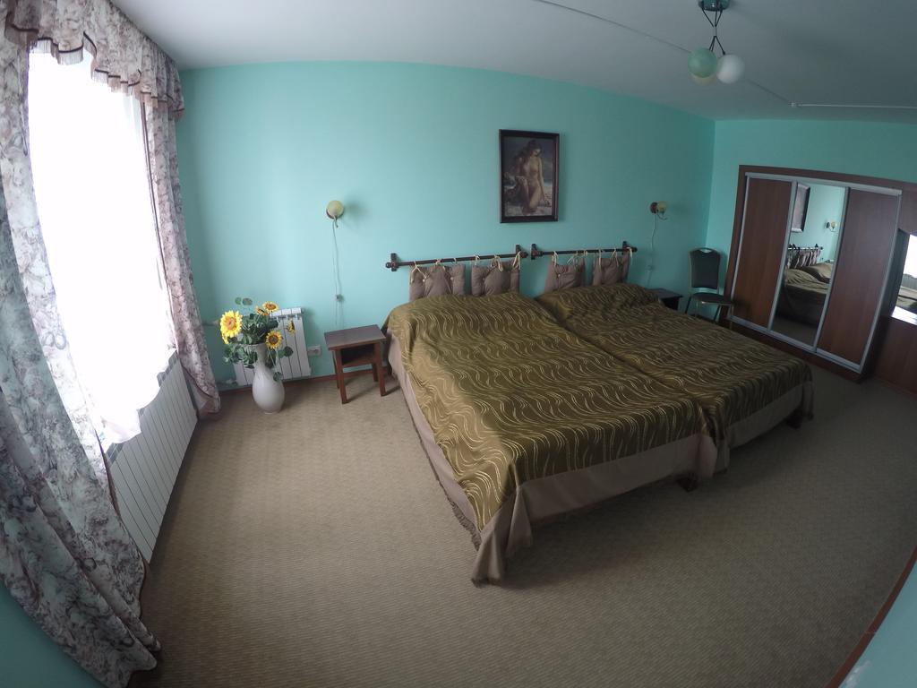 Kurmet Hotel Uralsk Phòng bức ảnh