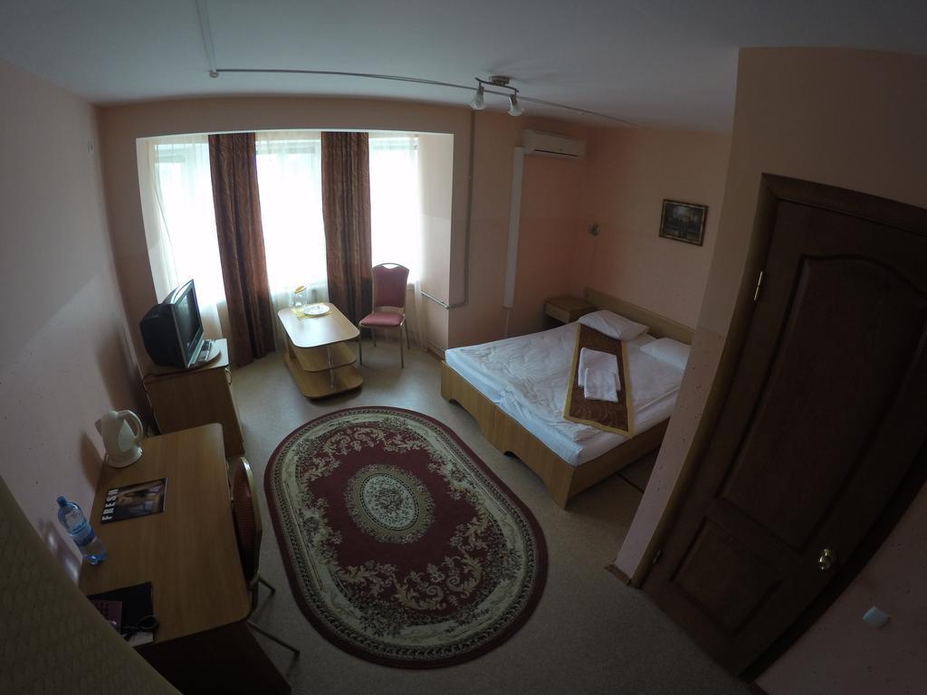 Kurmet Hotel Uralsk Phòng bức ảnh