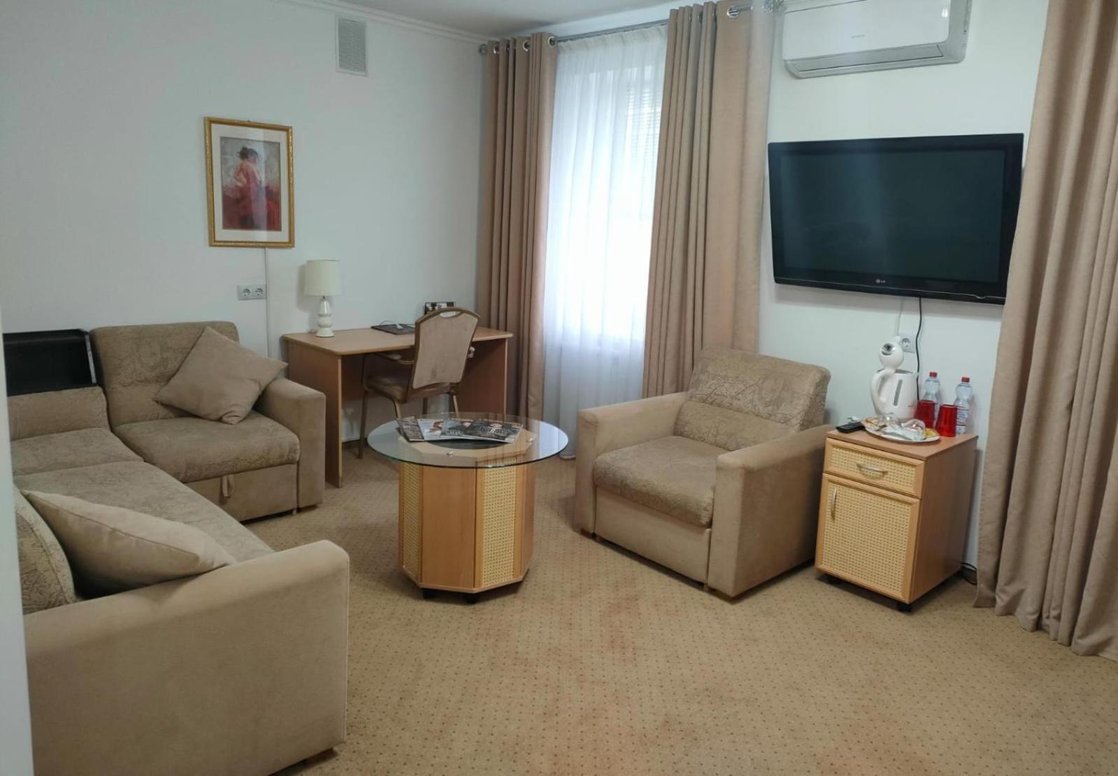 Kurmet Hotel Uralsk Ngoại thất bức ảnh
