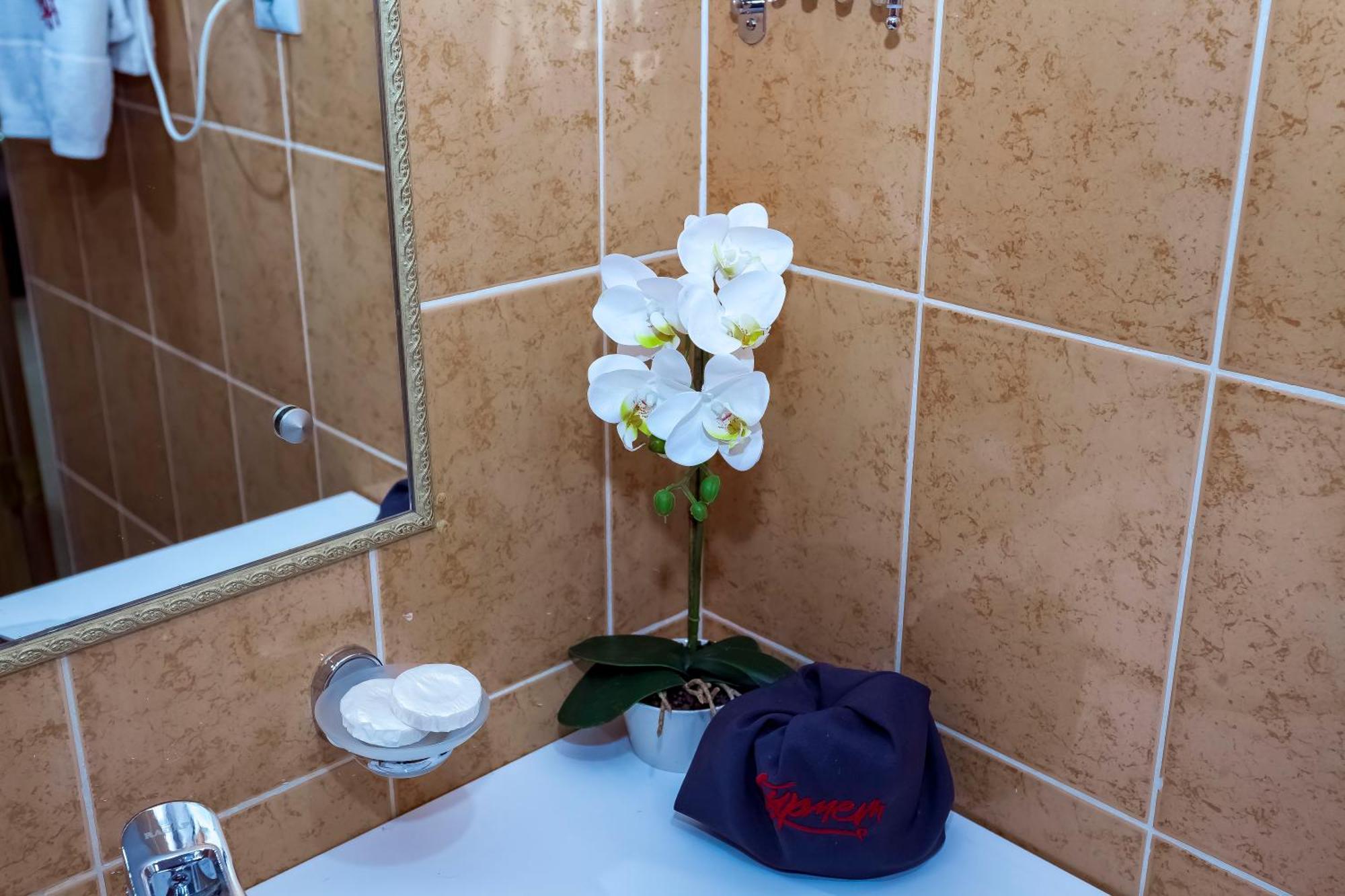 Kurmet Hotel Uralsk Ngoại thất bức ảnh