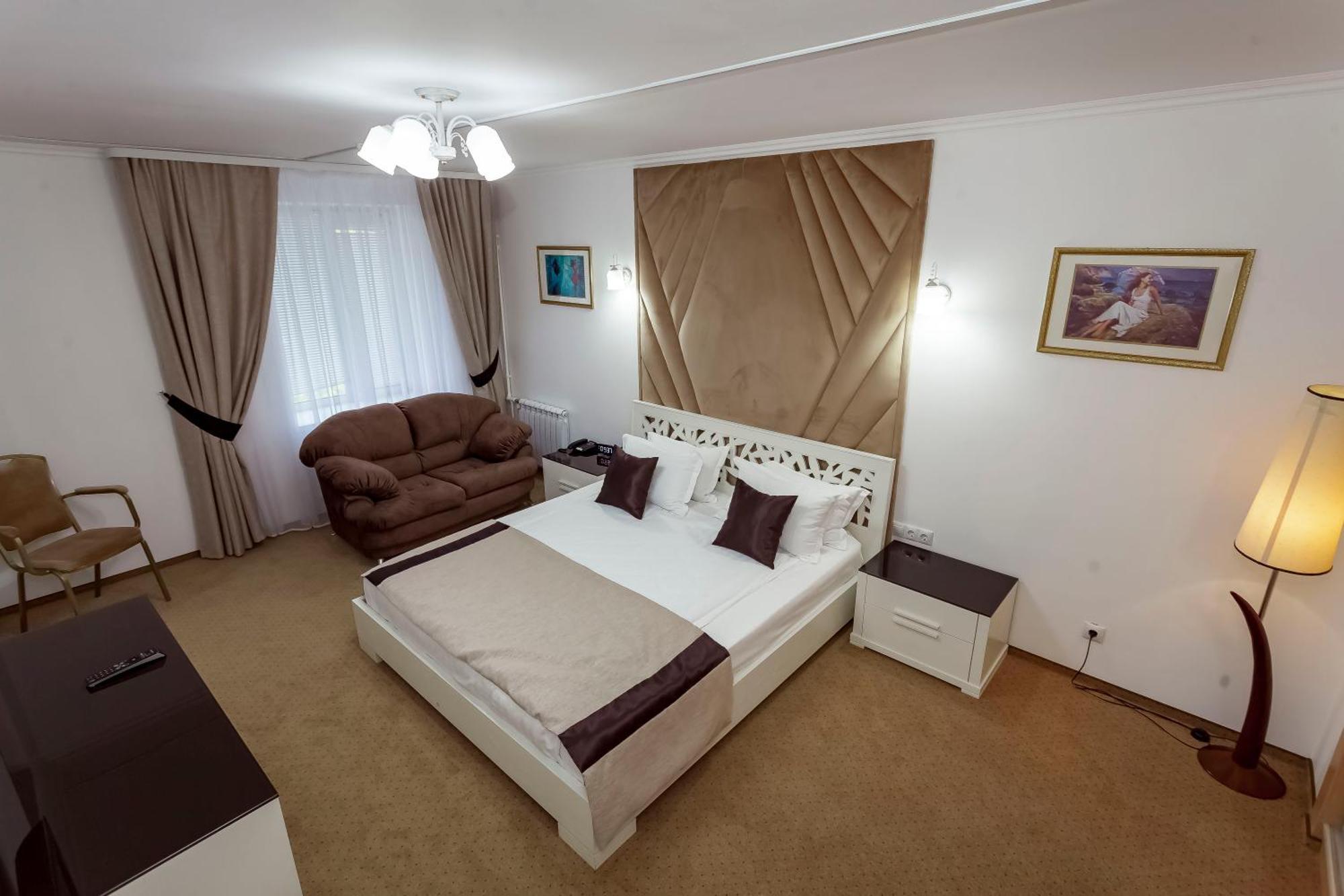 Kurmet Hotel Uralsk Ngoại thất bức ảnh