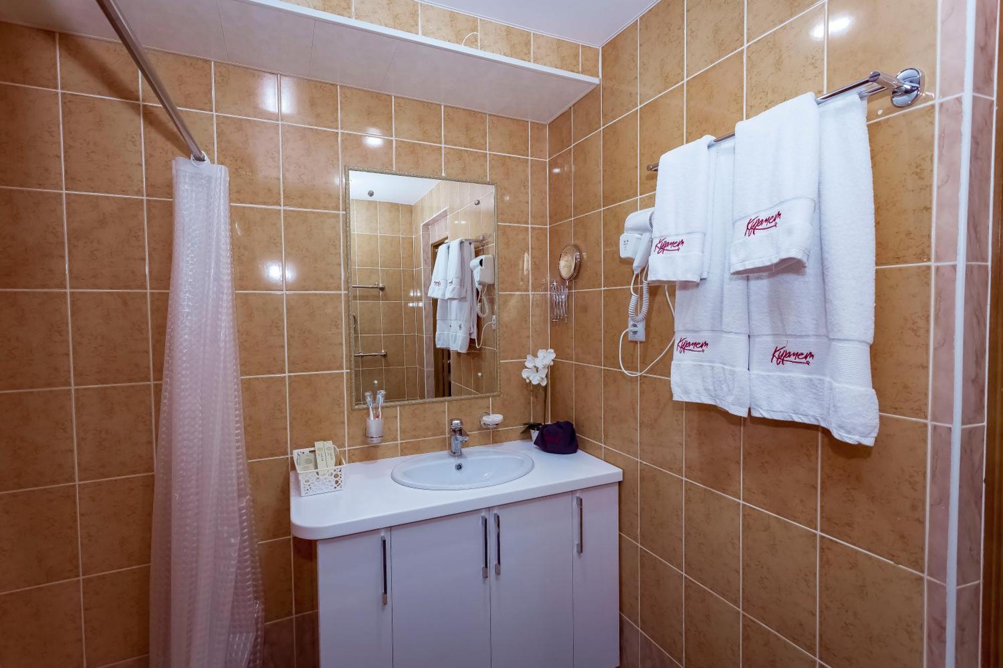 Kurmet Hotel Uralsk Ngoại thất bức ảnh