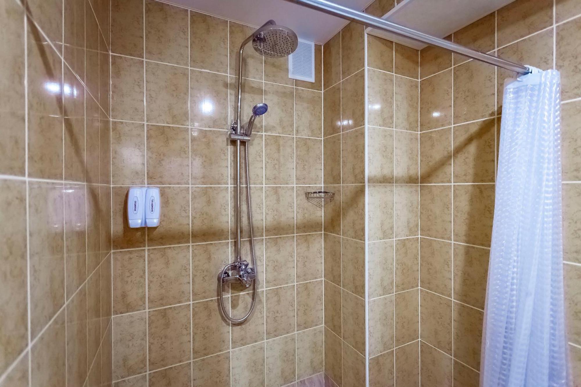 Kurmet Hotel Uralsk Ngoại thất bức ảnh