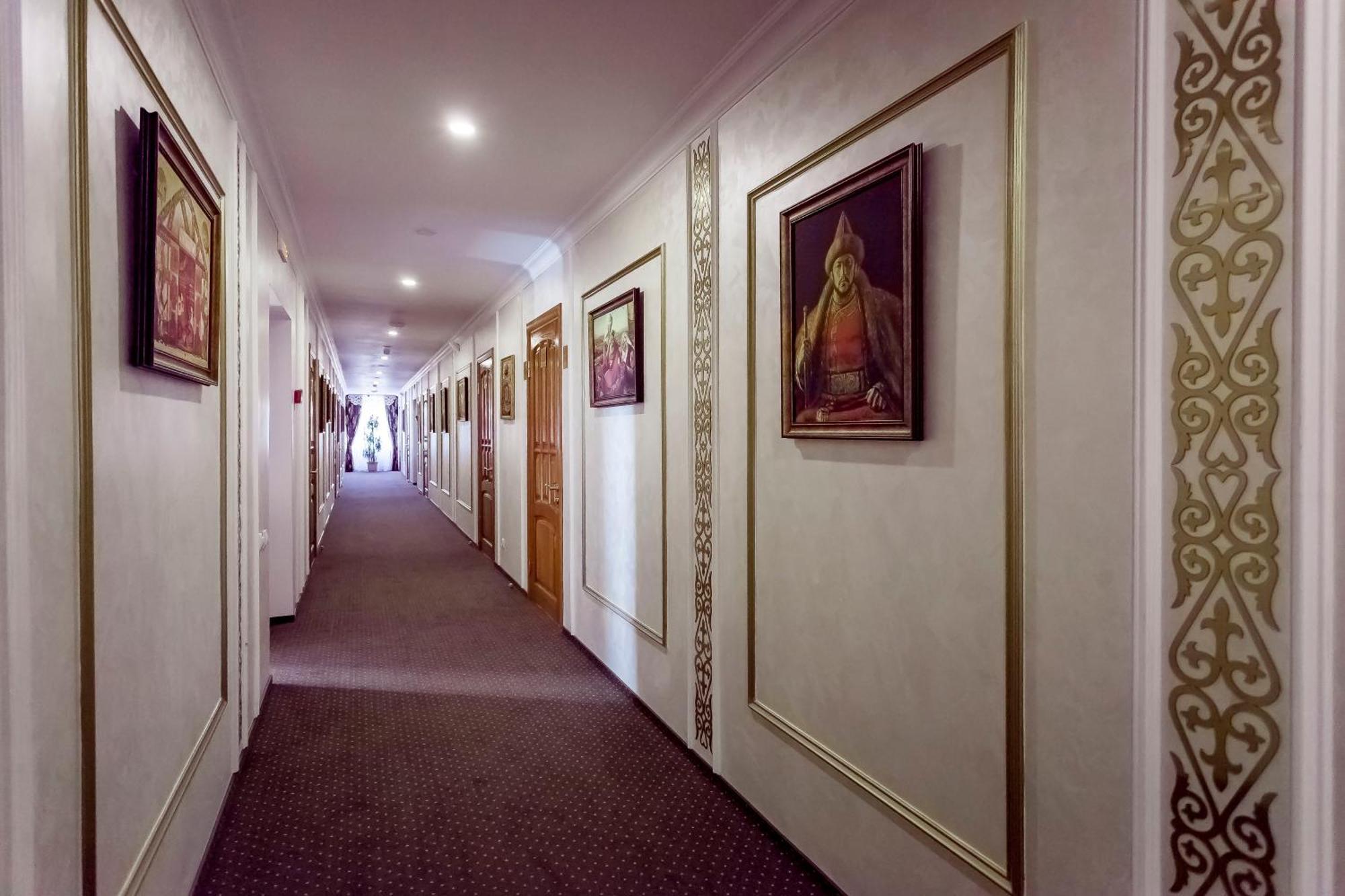 Kurmet Hotel Uralsk Ngoại thất bức ảnh