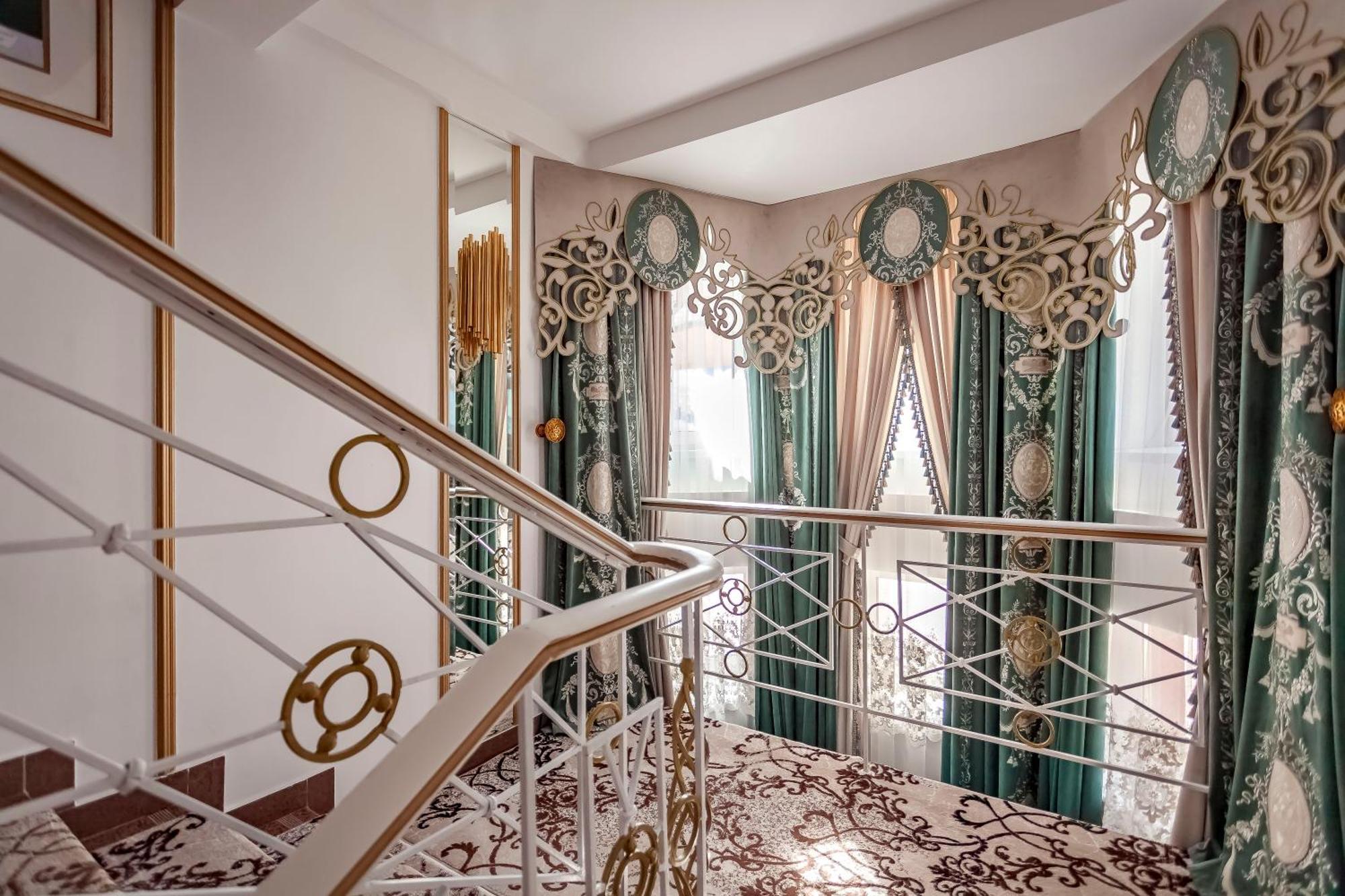 Kurmet Hotel Uralsk Ngoại thất bức ảnh