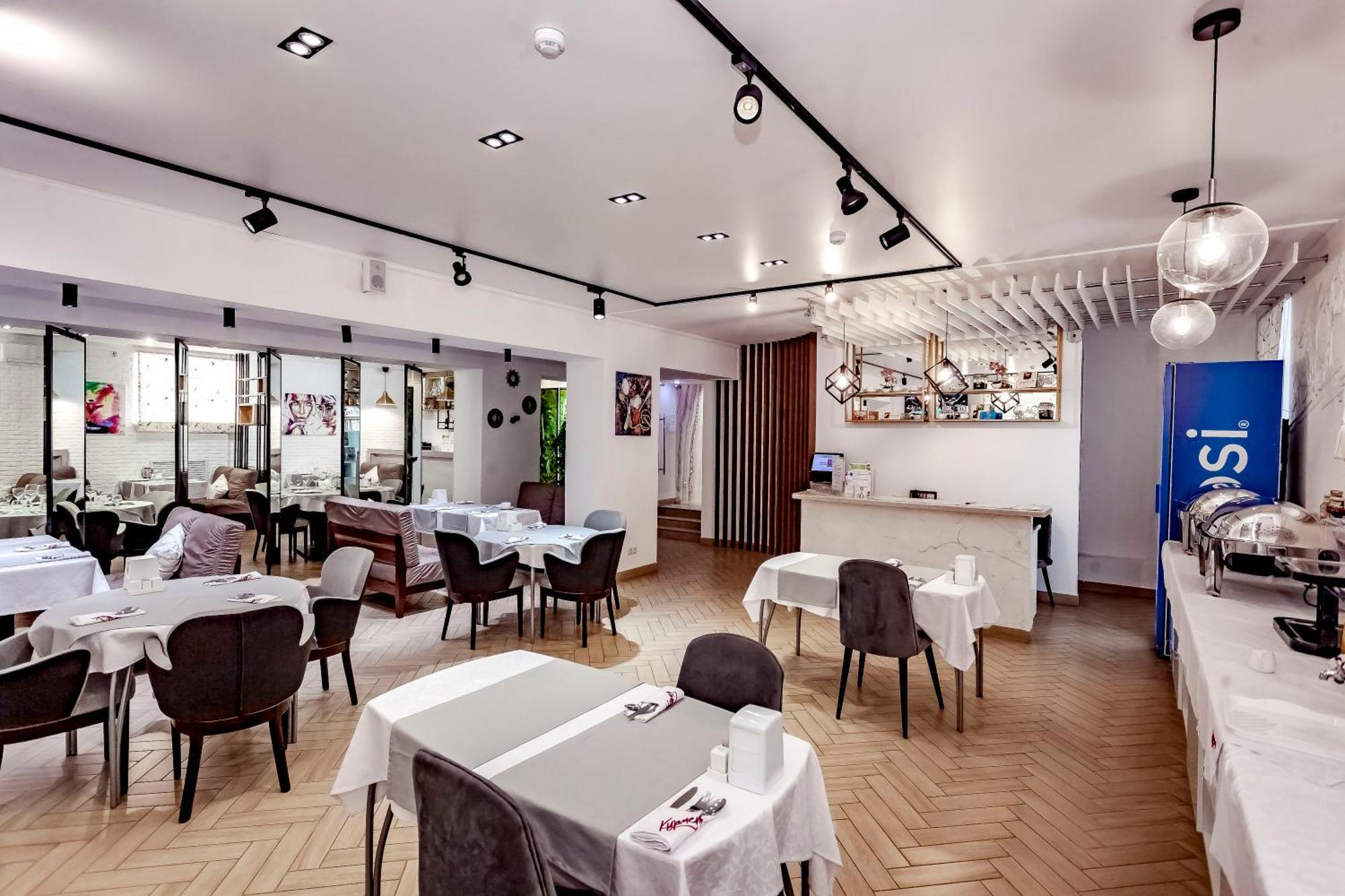 Kurmet Hotel Uralsk Ngoại thất bức ảnh