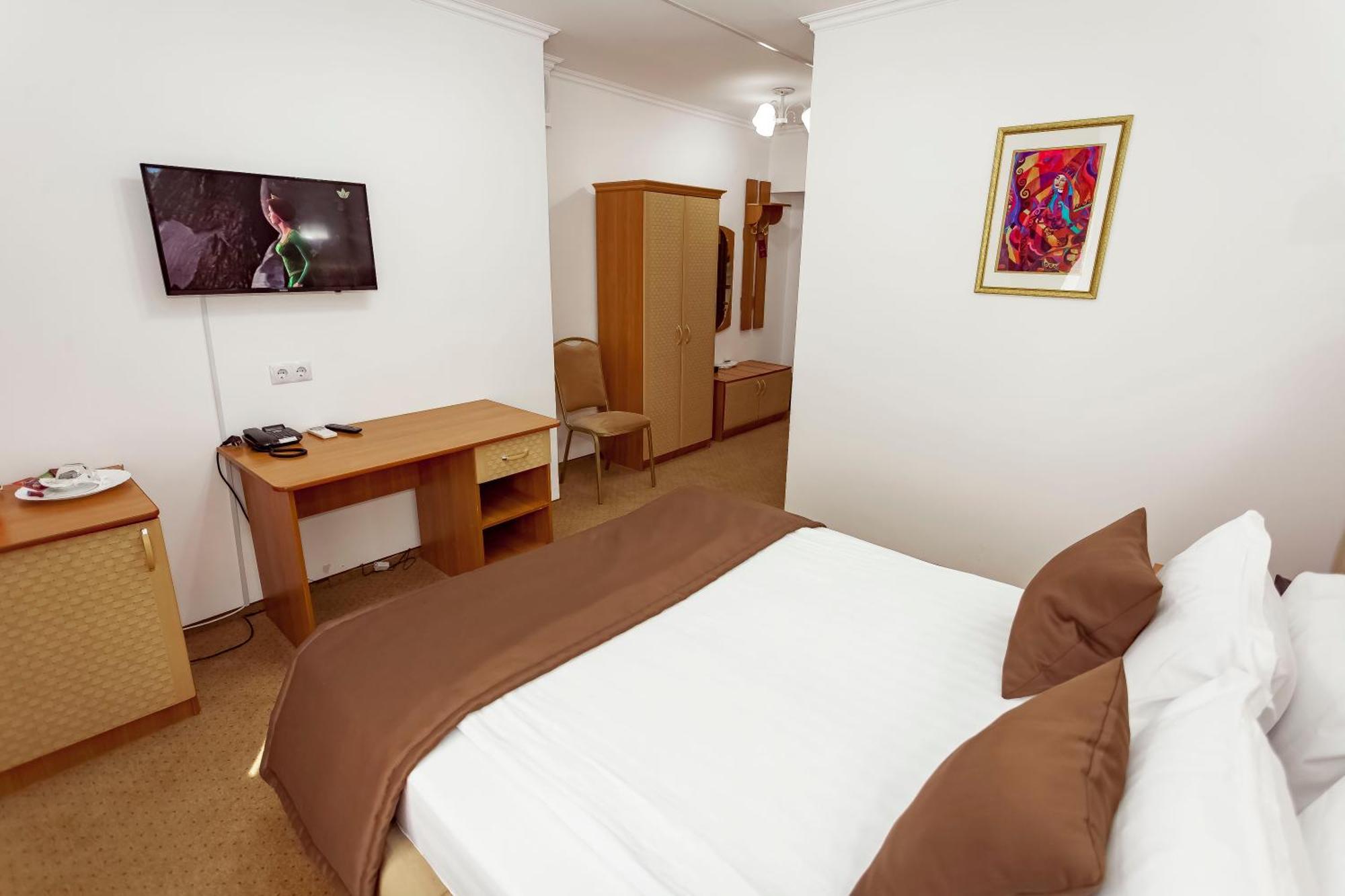 Kurmet Hotel Uralsk Ngoại thất bức ảnh