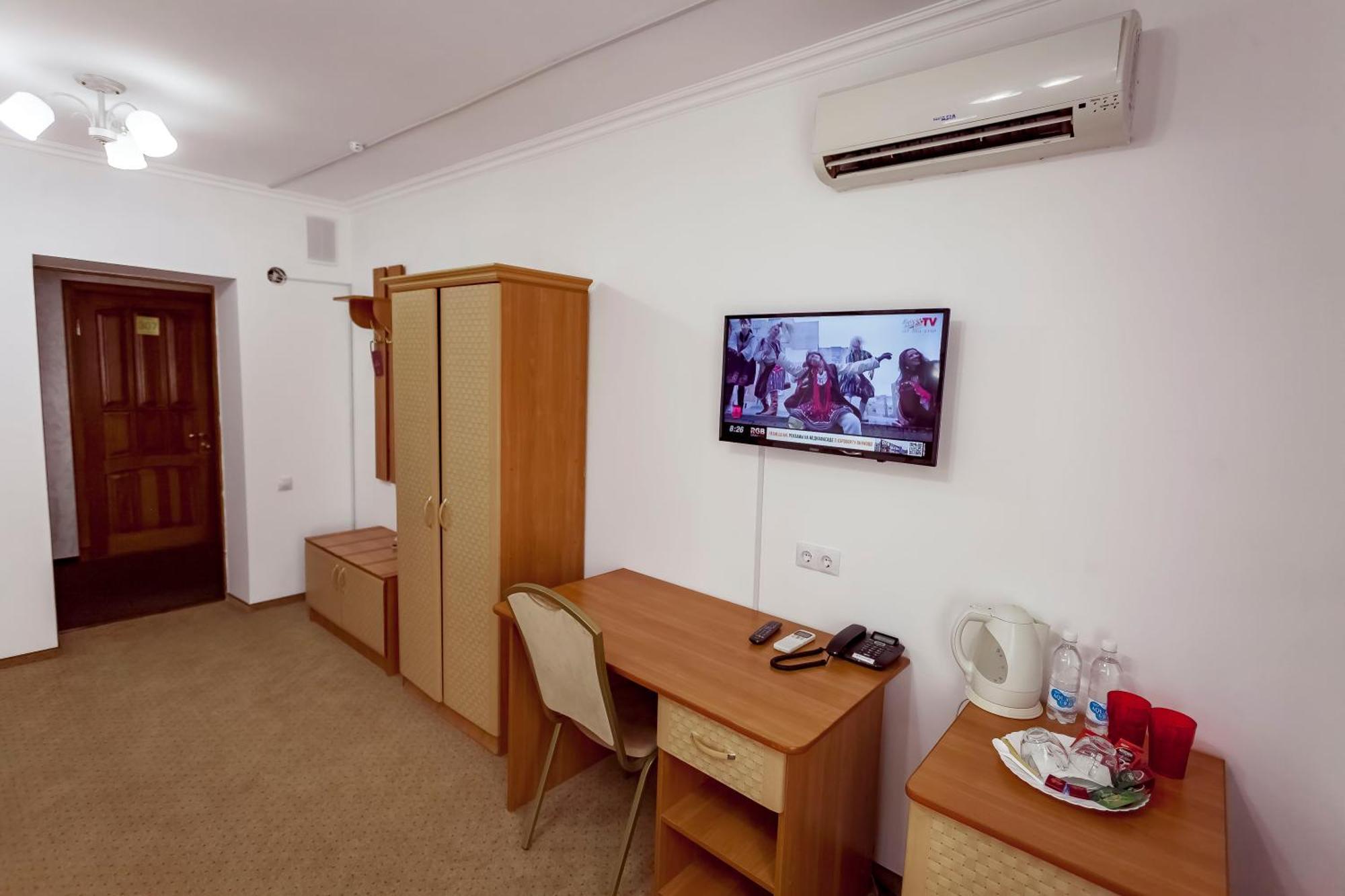 Kurmet Hotel Uralsk Ngoại thất bức ảnh