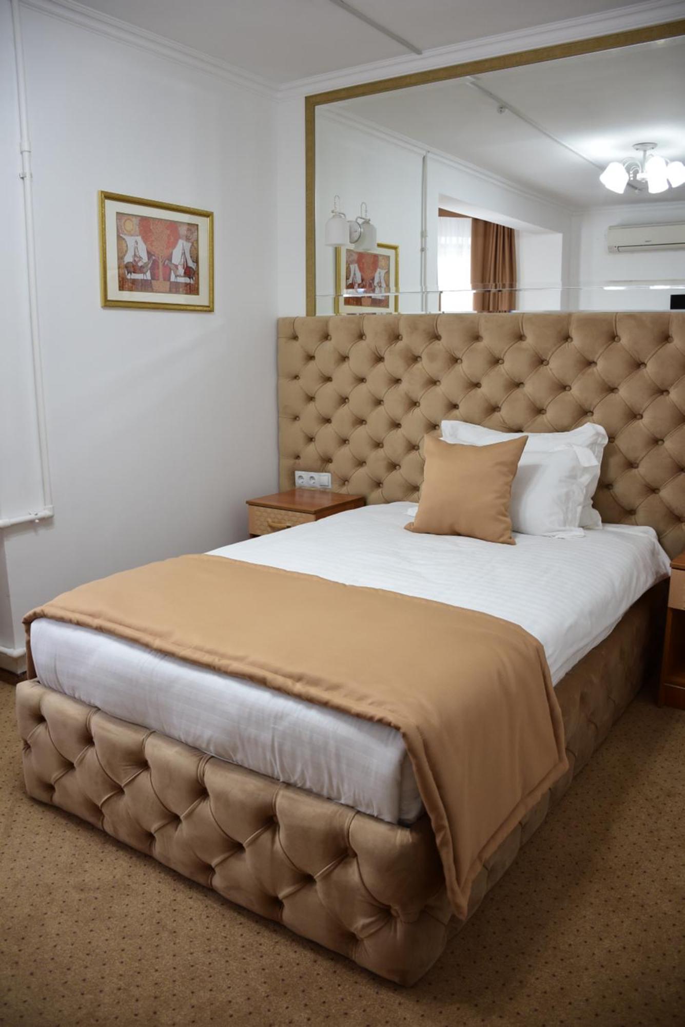 Kurmet Hotel Uralsk Ngoại thất bức ảnh