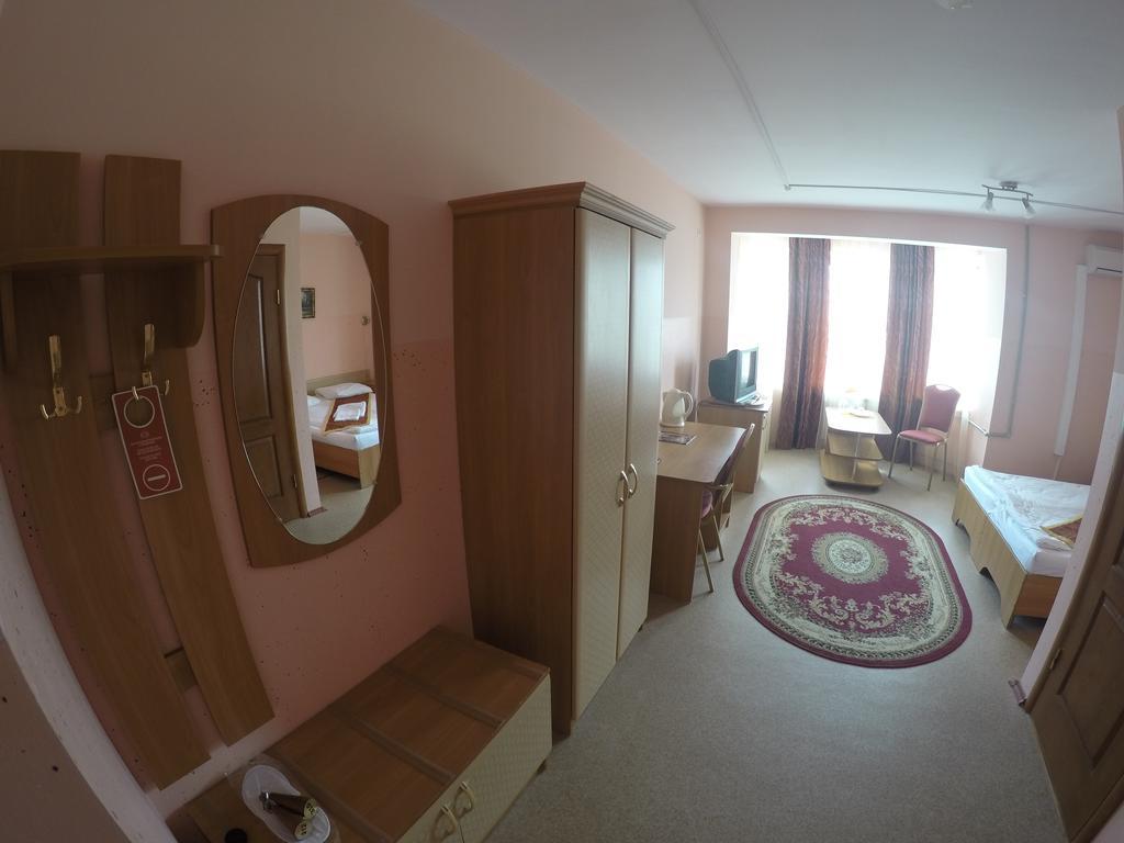 Kurmet Hotel Uralsk Ngoại thất bức ảnh