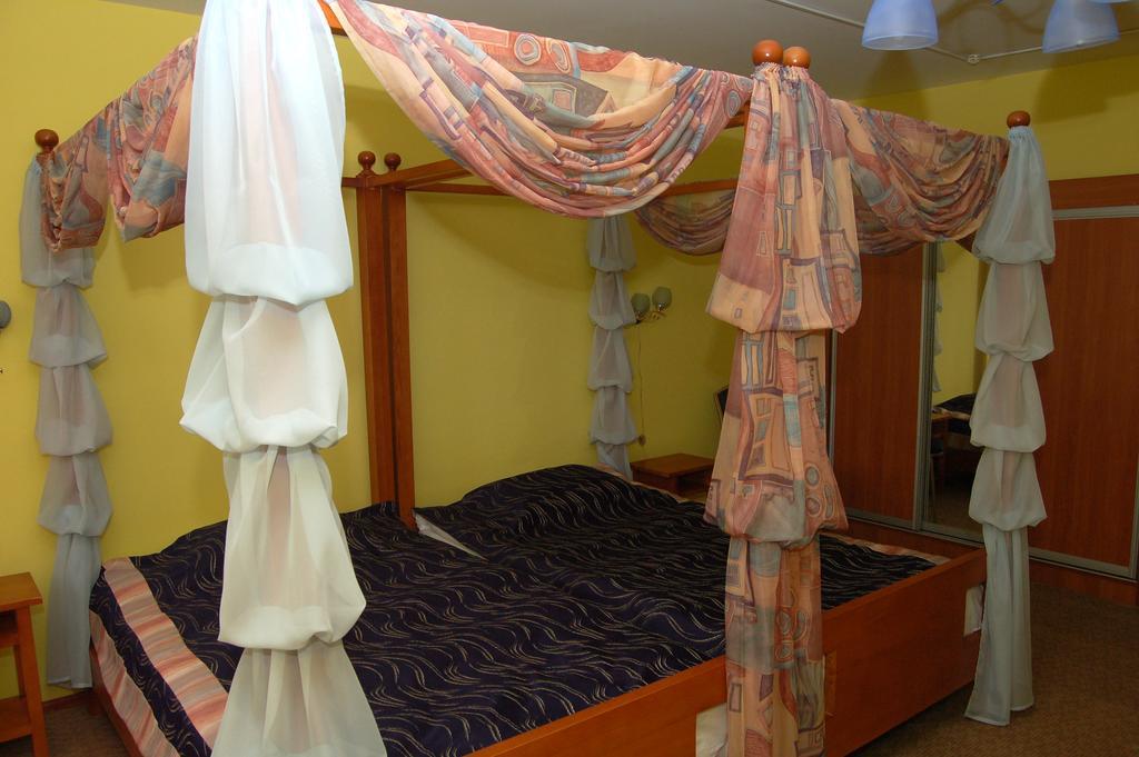 Kurmet Hotel Uralsk Ngoại thất bức ảnh