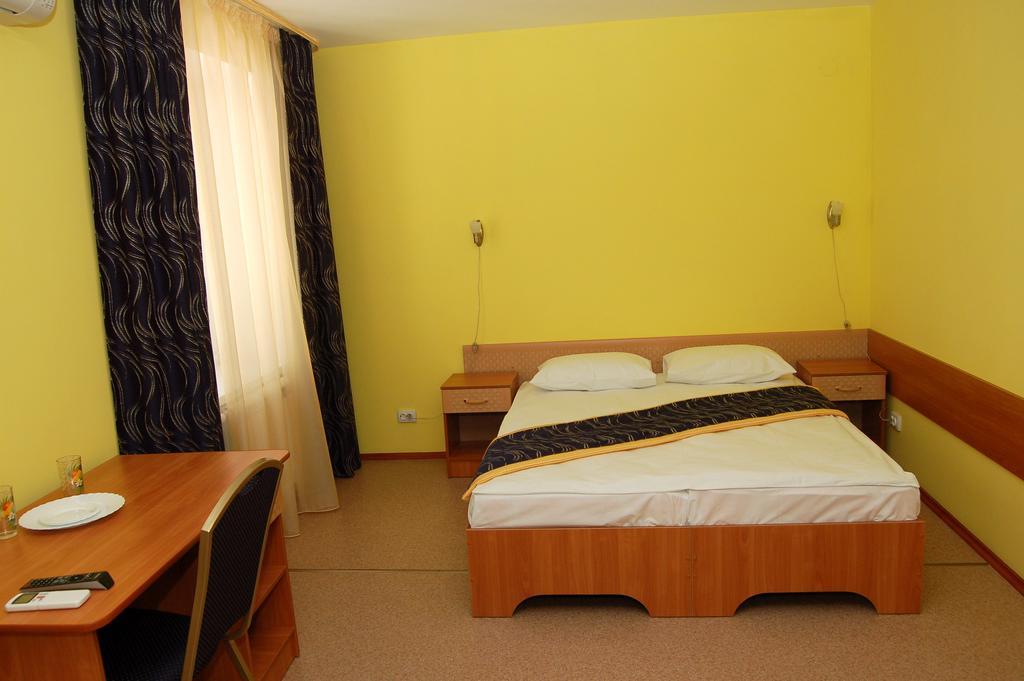 Kurmet Hotel Uralsk Ngoại thất bức ảnh