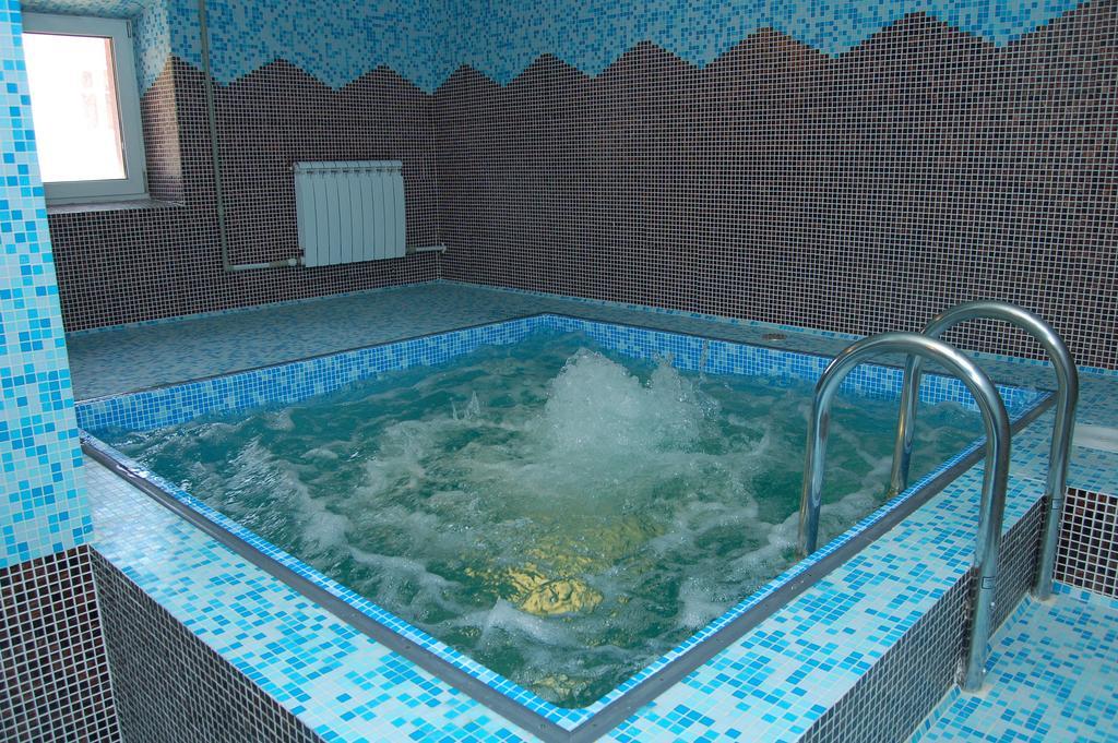Kurmet Hotel Uralsk Ngoại thất bức ảnh